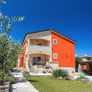 https://apartments-villa-orange.pula-hotels.org